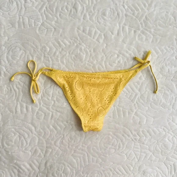 3 / $30 💘 y2k yellow bikini bottom with embroidered pattern - Picture 2 of 3